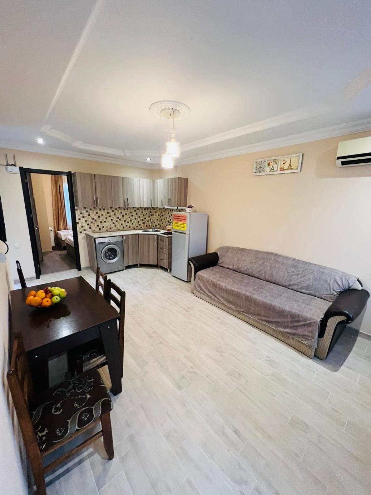 Aparthotel My Home Батуми Екстериор снимка