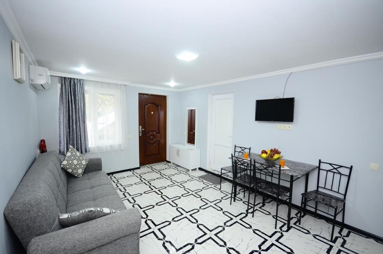 Aparthotel My Home Батуми Екстериор снимка